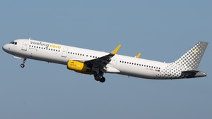 Photo of EC-MQB - Airbus A321-231 operated by Vueling