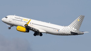 Photo of EC-MQE - Airbus A320-232 operated by Vueling