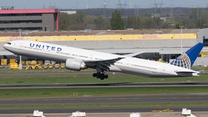Photo of N2135U - Boeing 777-322(ER) operated by United Airlines