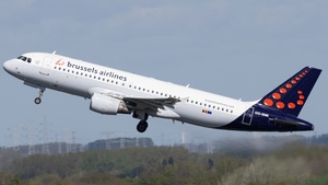Photo of OO-SNK - Airbus A320-214 operated by Brussels Airlines