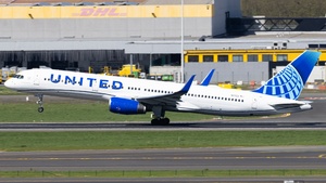 Photo of N17122 - Boeing 757-224 operated by United Airlines