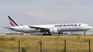 Photo with serial 32845 - Boeing 777-328(ER)