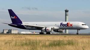 Photo of N913FD - Boeing 757-28A(SF) operated by FedEx