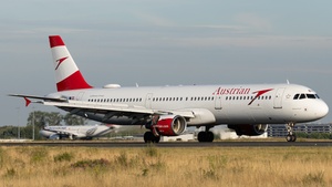 Photo of OE-LBA - Airbus A321-111 operated by Austrian Airlines