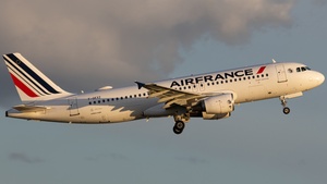 Photo of F-GKXZ - Airbus A320-214 operated by Air France