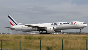 Photo with serial 32853 - Boeing 777-328(ER)