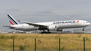 Photo with serial 32723 - Boeing 777-328(ER)