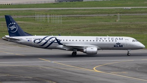 Photo of PH-EZX - Embraer ERJ-190STD operated by KLM Cityhopper