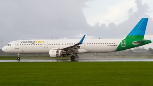 Photo of EC-NLX - Airbus A321-211 operated by Vueling
