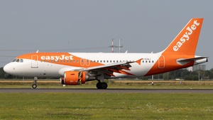 Photo of G-EZAJ - Airbus A319-111 operated by easyJet