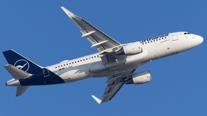 Photo of D-AIUE - Airbus A320-214 operated by Lufthansa