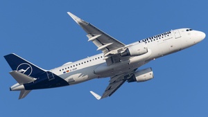 Photo of D-AIUM - Airbus A320-214 operated by Lufthansa