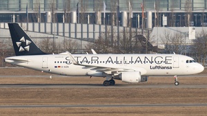 Photo of D-AIZN - Airbus A320-214 operated by Lufthansa