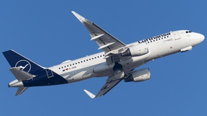 Photo of D-AIUB - Airbus A320-214 operated by Lufthansa