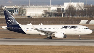 Photo of D-AIZQ - Airbus A320-214 operated by Lufthansa
