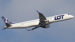 Photo of SP-LNC - Embraer ERJ-195LR operated by LOT Polish Airlines