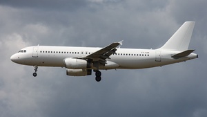 Photo of ES-SAM - Airbus A320-232 operated by SmartLynx Estonia