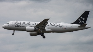 Photo of D-AIZM - Airbus A320-214 operated by Lufthansa
