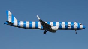 Photo of D-AIAF - Airbus A321-211 operated by Condor