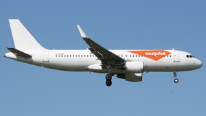 Photo of G-EJCR - Airbus A320-214 operated by easyJet
