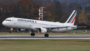 Photo of F-GTAT - Airbus A321-212 operated by Air France