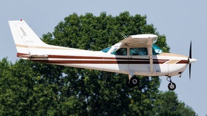 Photo of N9002E - Cessna 172N Skyhawk II operated by Wisconsin Aviation