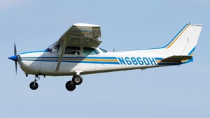 Photo of N6860H - Cessna 172M Skyhawk operated by University of Michigan Flyers