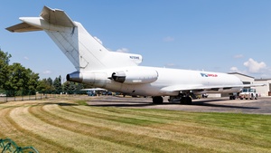 Photo of N215WE - Boeing 727-2S2F(Adv)(RE) operated by IFL Group