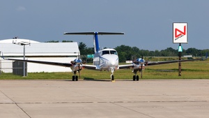 Photo of N806UP - Beechcraft B300 Super King Air 350i operated by Wheels Up Private Jets