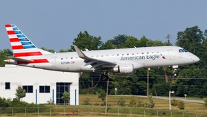 Photo of N251NN - Embraer ERJ-175LR operated by American Eagle (opb Envoy Air)