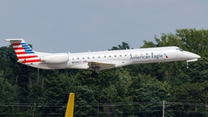 Photo of N941LT - Embraer ERJ-145LR operated by American Eagle (opb Envoy Air)