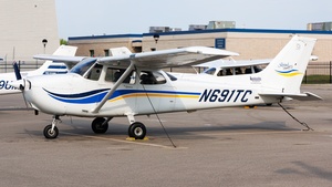 Photo of N691TC - Cessna 172S Skyhawk SP operated by Louisville Aviation