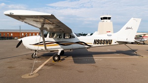 Photo of N988WU - Cessna 172R Skyhawk operated by Louisville Aviation