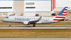 Photo of N426YX - Embraer ERJ-175LR operated by American Eagle (opb Republic Airways)