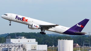 Photo of N799FD - Boeing 757-222(SF) operated by FedEx