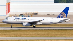 Photo of N428UA - Airbus A320-232 operated by United Airlines
