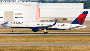 Photo of N672DL - Boeing 757-232 operated by Delta Air Lines