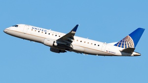 Photo of N724YX - Embraer ERJ-175LR operated by United Express (opb Republic Airways)