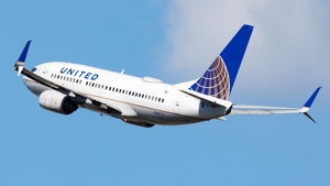 Photo of N38727 - Boeing 737-724 operated by United Airlines
