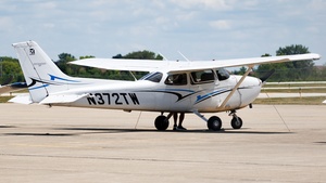 Photo of N372TW - Cessna 172S Skyhawk SP operated by Tom Wood Aviation