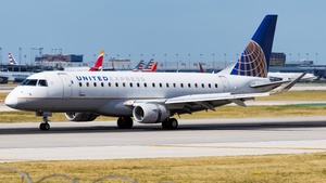 Photo of N122SY - Embraer ERJ-175LR operated by United Express (opb SkyWest Airlines)