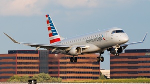 Photo of N225NN - Embraer ERJ-175LR operated by American Eagle (opb Envoy Air)