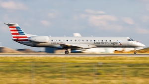Photo of N905JH - Embraer ERJ-145LR operated by American Eagle (opb Envoy Air)