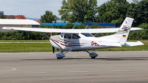 Photo of D-EUKM - Cessna 182T Skylane operated by Private