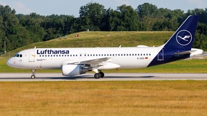 Photo of D-AIZG - Airbus A320-214 operated by Lufthansa