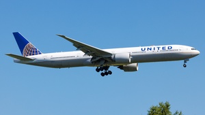 Photo of N2142U - Boeing 777-322(ER) operated by United Airlines
