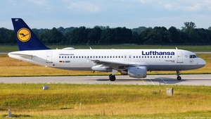 Photo of D-AIQT - Airbus A320-211 operated by Lufthansa