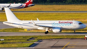Photo of D-AIUZ - Airbus A320-214 operated by Eurowings Discover