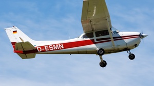 Photo of D-ESMN - Cessna 172N Skyhawk operated by Private