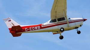 Photo of D-EOWB - Reims-Cessna F172P Skyhawk II operated by Private